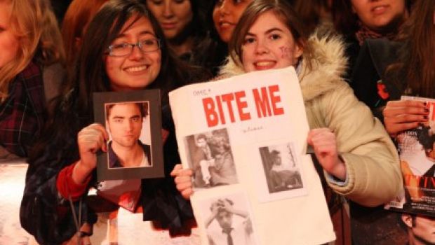 Aspettando New Moon – Robert Pattinson, Kristen Stewart e Tayor Lautner incontrano i fans inglesi: tutte le foto dell’evento