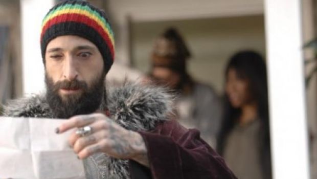 High School, le prime foto ufficiali del film con Adrien Brody