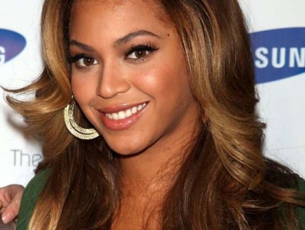 Beyoncé vince un altro premio: quello del miglior capitombolo da un palco!