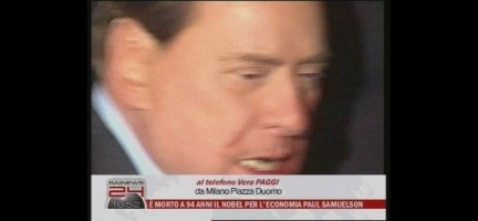 La fotosequenza dell’aggressione a Silvio Berlusconi su RaiNews e Tg3