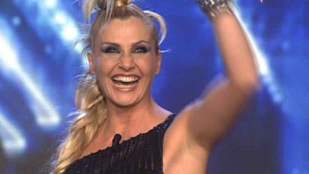 Lorella Cuccarini sfigurata a X Factor
