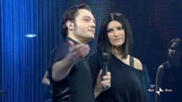 Ascolti Tv di martedì 8 dicembre 2009: Ballarò e Una notte al museo leader della serata. Grande successo per Due con Laura Pausini e Tiziano Ferro e più del 14%