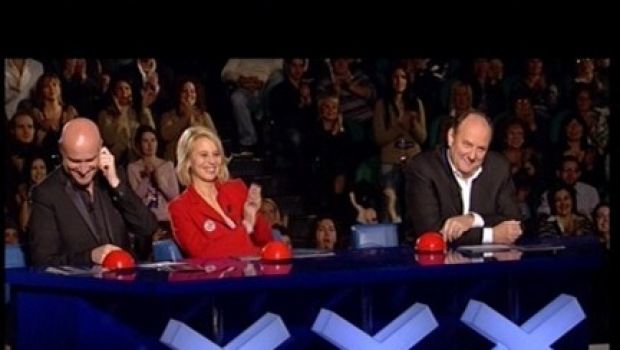 Ascolti Tv di sabato 12 dicembre 2009: Italia’s got Talent esordisce col botto con 5 milioni 300mila e il 26,62%. Record stagionale per Affari Tuoi
