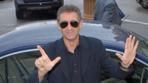 Ezio Greggio non va a Sanremo. Preferisce Striscia