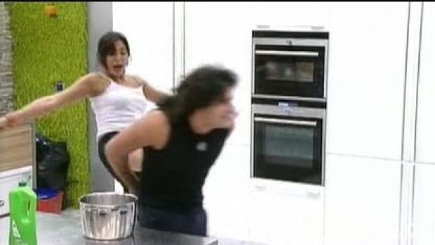 Grande Fratello 10 – Lite furibonda in casa: Mauro mima un atto sessuale e Carmela esplode