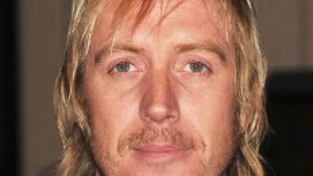 Rhys Ifans nel cast di Passion Play accanto a Megan Fox e Mickey Rourke