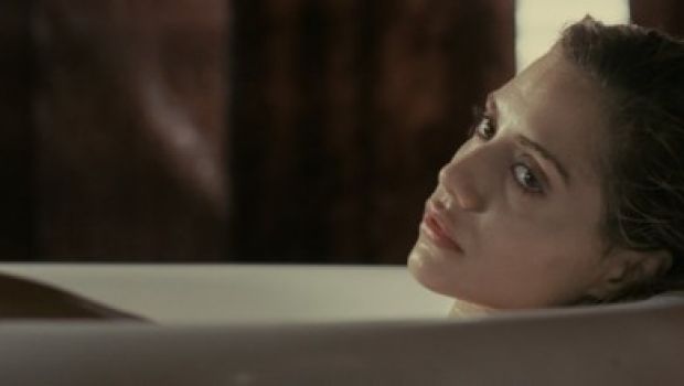 Deadline: pulizia delle locandine per rispetto a Brittany Murphy