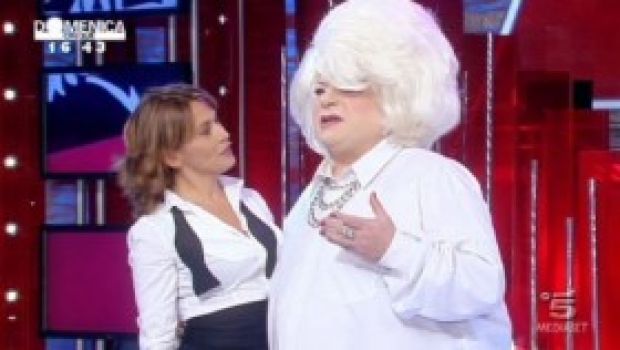 Domenica Cinque – La D’Urso orfana di Platinette (che le preferisce il serale di Amici)
