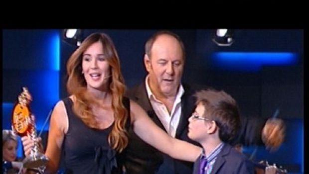 Ascolti Tv di sabato 16 gennaio 2010: Io canto con 5 milioni 200mila e il 23% recupera su Ballando con le stelle, sceso al 27% e 5 milioni e mezzo. Il montaggio Aspettando il serale di Amici al 22%