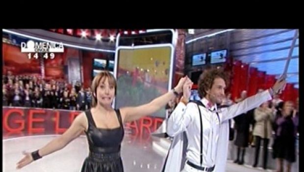 George Leonard a Domenica Cinque: “Non sono un falso e sposerò Carmela”. Ma poi arriva Annalisa… (Video)