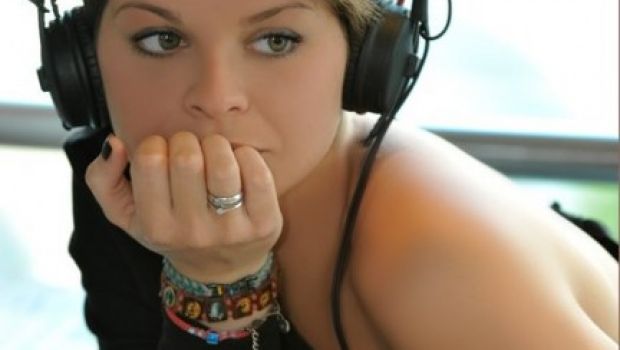Alessandra Amoroso: nessuna operazione d’urgenza. La cantante smentisce e rassicura: il tour parte domani