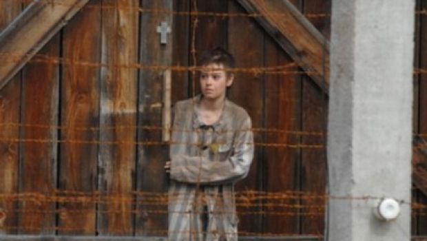Ascolti Tv di mercoledì 27 gennaio 2010: Mi ricordo di Anna Frank con 7 milioni e il 25,80% batte Milano Palermo. Il più grande conferma il flop doppiato da Le Iene