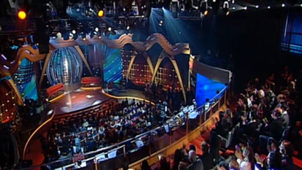 Ascolti Tv di venerdì 29 gennaio 2010: I Raccomandati a 5 milioni e mezzo e il  23, Tutti per Bruno in leggera crescita al 17,62% e 4 milioni 200mila. Boom Uomini e Donne al 25% e 3 milioni