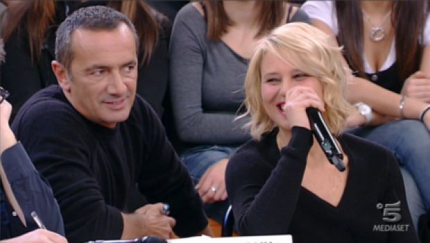 Amici 2010 – lo speciale del sabato prima del terzo serale. Torna il trash per far salire gli ascolti? La Martinez offesa dal pubblico parlante: “Già è brutta adesso…”