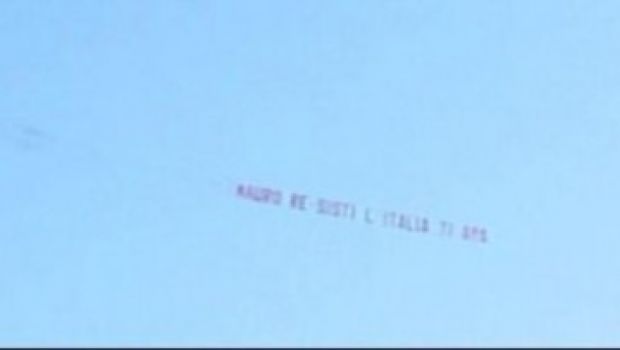 Grande Fratello 10 – Uno striscione aereo per Mauro Marin: “Re-sisti, l’Italia ti ama” (video)