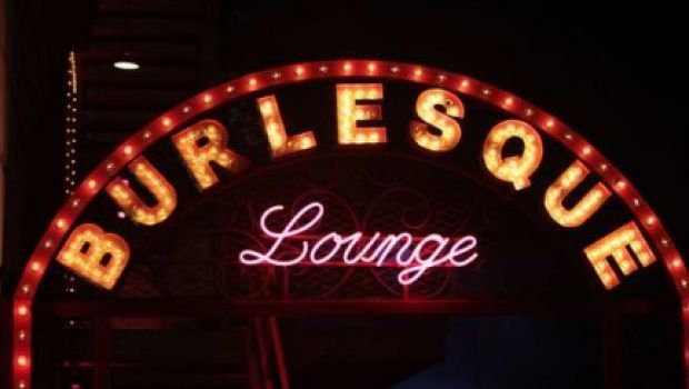 Cher e Kristen Bell sul set di Burlesque a Los angeles