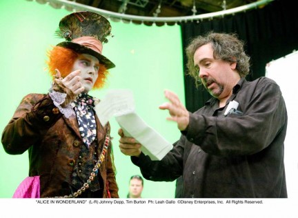 Alice in Wonderland di Tim Burton: 4 clip inedite, nuove foto e 3 lunghe featurette che ci illustrano il making-of!