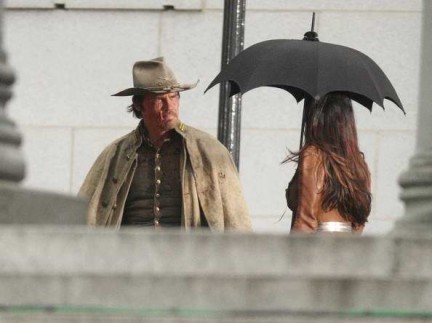 Megan Fox e Josh Brolin sul set di Jonah Hex