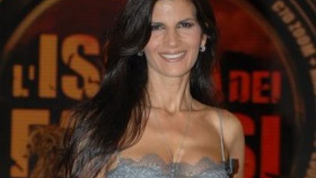 Pamela Prati a Chi: “Ho detto no all’Isola perché sto male”
