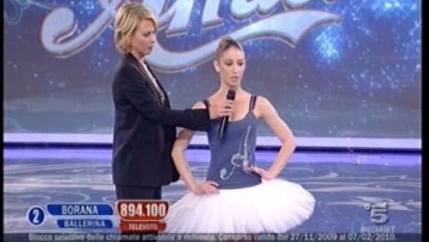 Amici Serale 2010 – Borana Qirjazi eliminata alla quarta puntata. Emma Marrone e Pierdavide Carone i più richiesti dalle case discografiche