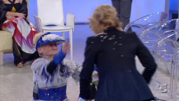 La tv De Senectute (o dei giovani dentro?): da Uomini e Donne Over a Nonna Lalletta (e Sandra Milo) è anziano-mania in tv