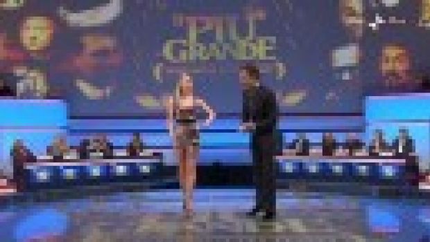 Il più grande italiano di tutti i tempi è  con l’81% Leonardo Da Vinci. Mughini elimina Dante Alighieri. Sgarbi: “E’ un cesso ‘sto show”. Pausini eliminata dalla giuria. Monica Setta fuori di tetta
