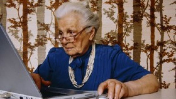Caro TvBlog… ci scrive la signora Luisa, Critica per un giorno: “A 66 anni guardo Amici e Lost. E ho un profilo Facebook”