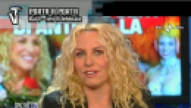 Antonella Clerici, il suo Sanremo è iper-stressante (o autoreferenziale?)
