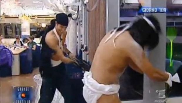 La “passione” di Mauro Marin al Grande Fratello 10. Divertimento o “blasfemia”? Il video.