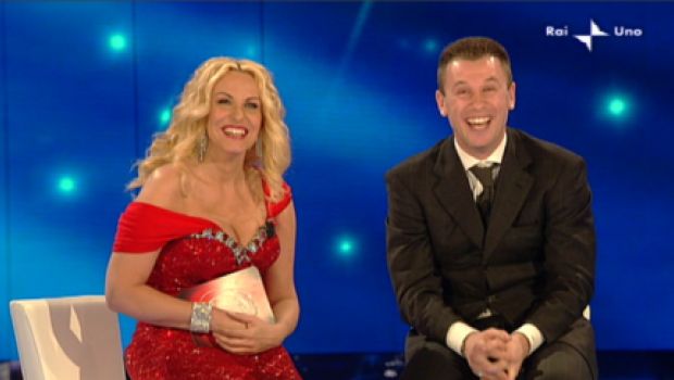 Ascolti Tv di martedì 16 febbraio 2010: boom di ascolti per il Festival di Sanremo con 10 milioni 700mila e il 45,26% di share. Ballarò mantiene 3 milioni e mezzo e il 12,5%