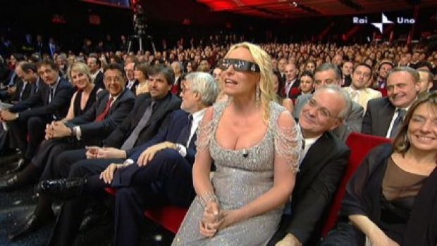 Antonella Clerici e la seconda puntata del Festival di Sanremo: un confetto che va giù indolore