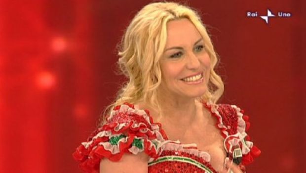 Ascolti Tv di mercoledì 17 febbraio 2010: la seconda puntata del Festival di Sanremo fa record assoluto di ascolti, 10milioni e 164mila spettatori, 43,87% di share