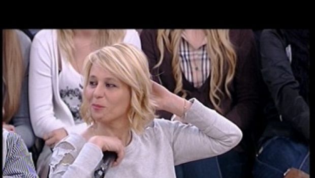 Amici: lo speciale del sabato in liveblogging prima del sesto serale. Anna Altieri canta l’inedito “Lonely”. Garrison a Stefano: “Ma perchè hai le mutande nere?”