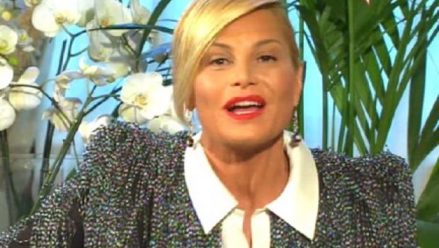 Simona Ventura da Sanremo all’Isola. Intervista a Morgan sulla sua webtv. E annuncia “Dalla terza puntata del reality 4 figli di”