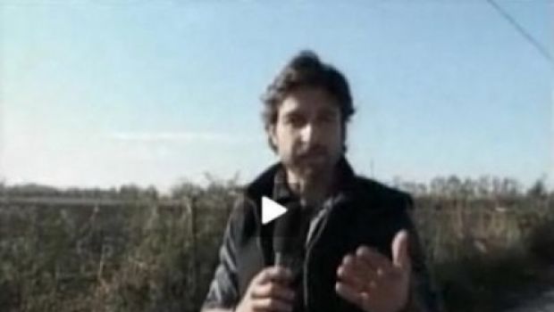 Edoardo Stoppa preso di mira: bruciato il suo cottage emiliano