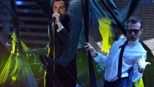 Festival di Sanremo 2010 – In classifica ci vanno i ragazzi dei talent show. Marco Mengoni trionfa, Noemi la più scaricata, più in basso Valerio Scanu. Pupo e il Principe flop