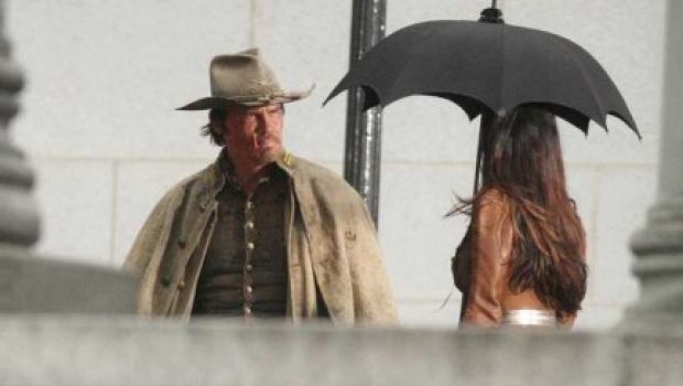Megan Fox e Josh Brolin sul set di Jonah Hex