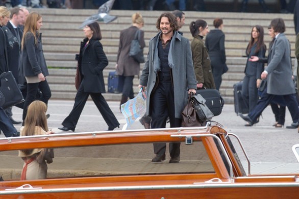 The Tourist – Johnny Depp e Angelina Jolie girano alla Stazione di Venezia Santa Lucia. Un video e qualche foto