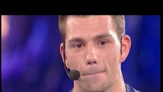 Amici Serale 2010 – Enrico Nigiotti si auto-elimina per amore verso Elena D’Amario alla settima puntata