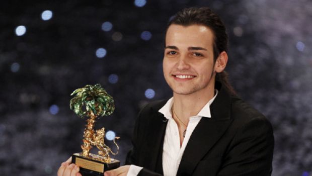 Gigi D’Alessio contro Valerio Scanu e la ‘carne’ da talent show: “Ha vinto Sanremo senza fare una piega”