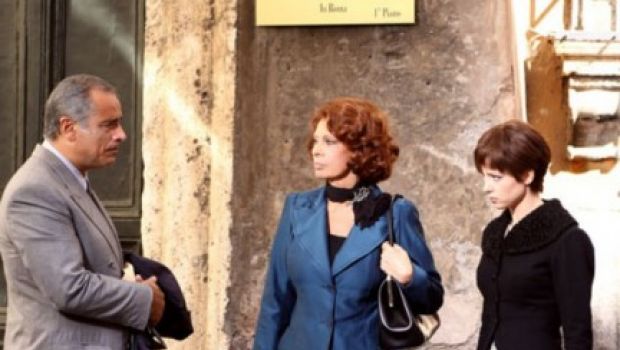 Ascolti Tv di domenica 14 marzo 2010: La mia casa è piena di specchi con 6 milioni e mezzo (26,48%) vince su Grande Fratello La Nostra Avventura (17,16%). F1 a 10 milioni, Domenica Cinque record