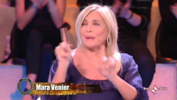Isola dei Famosi – Mara Venier accusata da Aldo Busi di essere rifatta. Ecco la verità