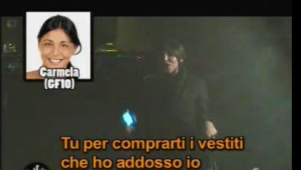 Le Iene contro i Vip Rimbalzati. Carmela Gualtieri: “Le persone normali ci mettono due anni per comprarsi i miei vestiti”