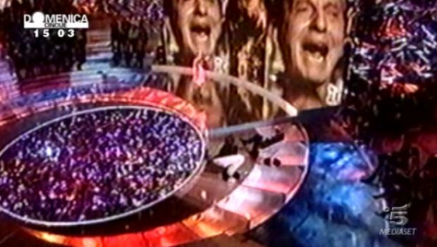 Domenica Cinque contro la Rai. La D’Urso: “Il servizio pubblico ha più doveri di noi”. Busi ha sproloquiato anche su Canale 5