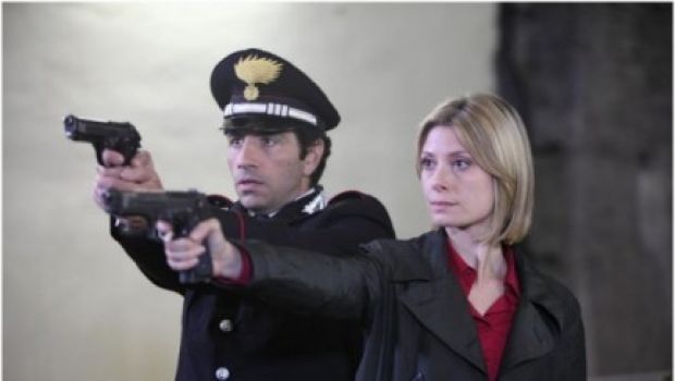 Ascolti Tv di giovedì 25 marzo 2010: Ris-Roma con 4 mln 100mila e il 16,08% supera la premiere di Stasera è la tua sera a 3 mln 900mila (16,21%). Raiperunanotte tocca il 13%