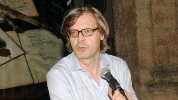 Vittorio Sgarbi fa l’anti Santoro su Rete4