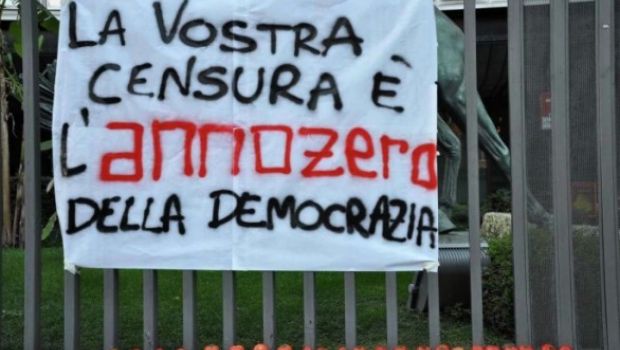 Flash Mob del Pomodoro contro la Rai: “La vostra censura è l’annozero della democrazia”