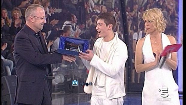 Amici 9 – Pierdavide Carone vince il premio della critica. Ma anche alcuni ragazzi già usciti hanno vinto
