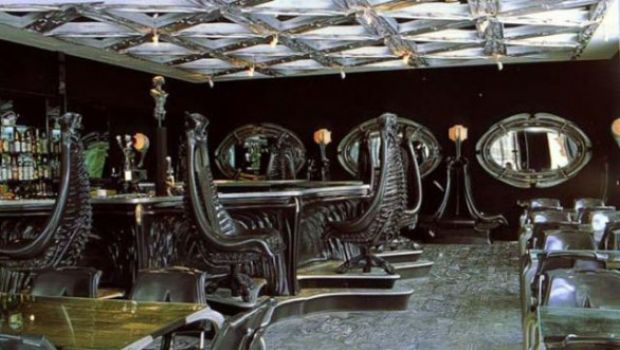 Skeleton Bar: Il Locale Alien creato da Hans Rudi Giger – le foto