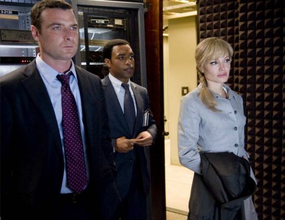 Nuove foto promozionali dell’action movie Salt, con Angelina Jolie